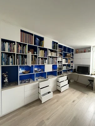 Agencement bibliothèque sur mesure conçu avec Aléker Designer